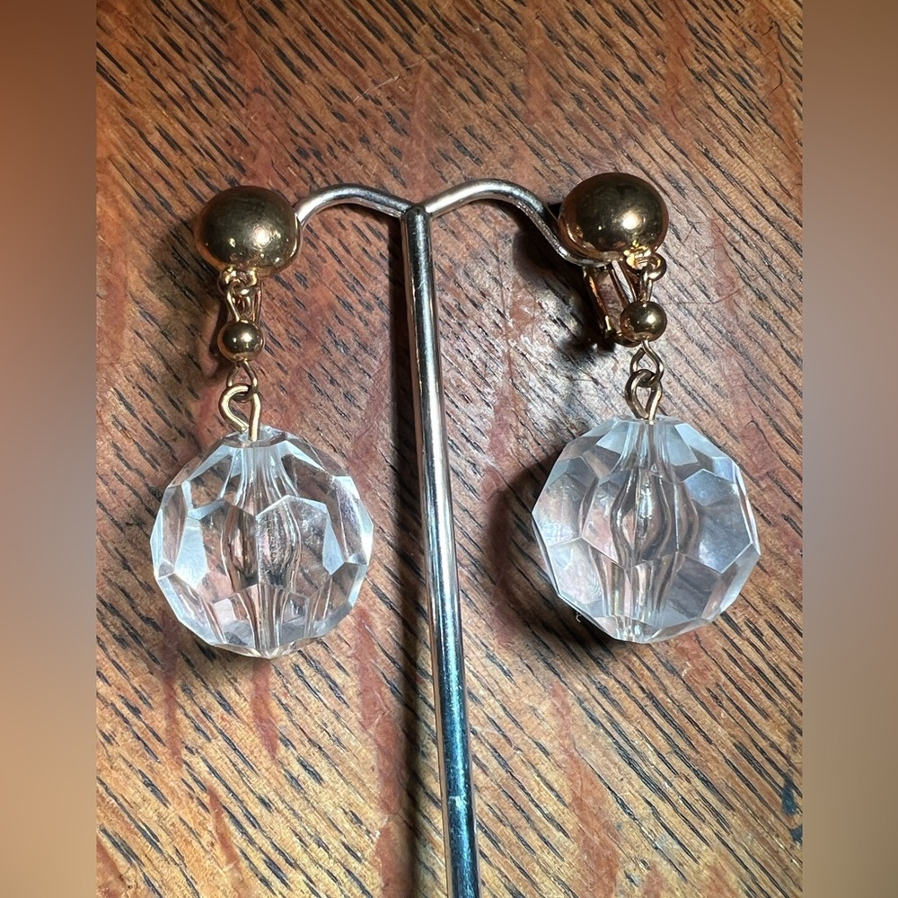 Vintage Statement Drop Dangle Clip Earrings Clear Faceted Lucite Ball Gold Tone